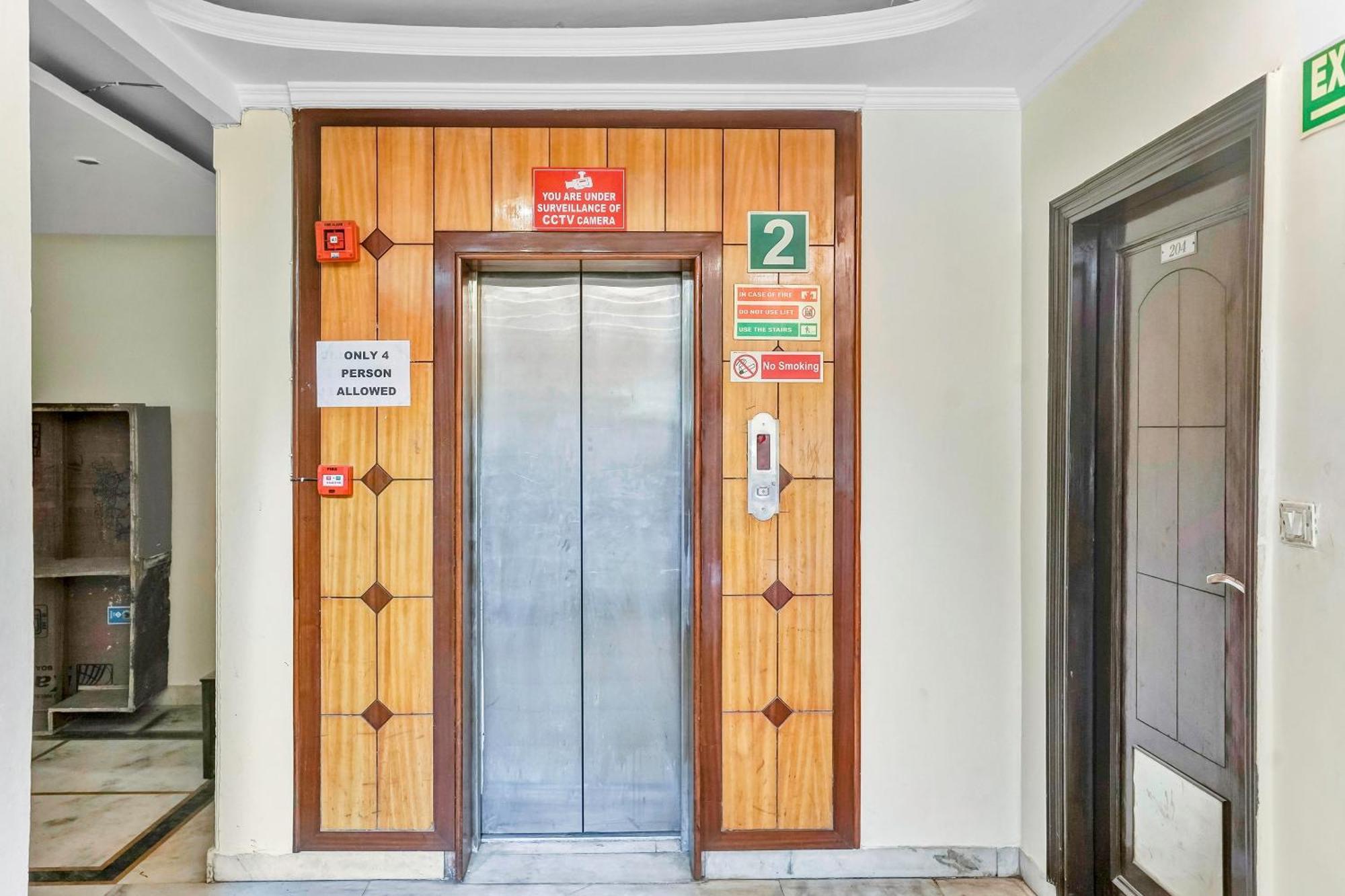 Hotel O Delhi Empire نيودلهي المظهر الخارجي الصورة